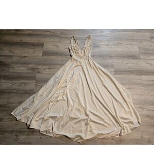 Vintage Olga Sz M Nightgown Full Length Lace Ivory